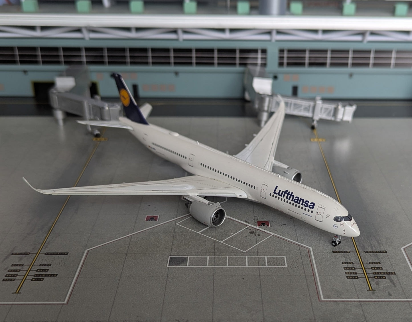 1:400 Lufthansa A350-900 D-AIXA Gemini Jets