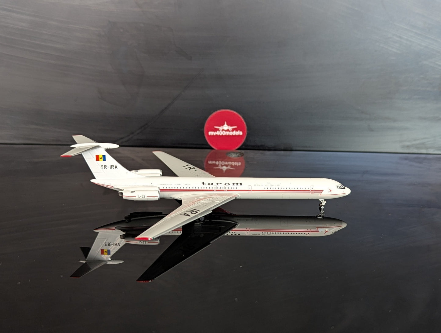 1:400 Tarom IL-62 YR-IRA Phoenix Models