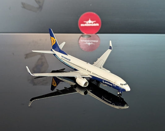 1:400 Ryanair B737-800 “Dreamliner White Nose”  JC Wings