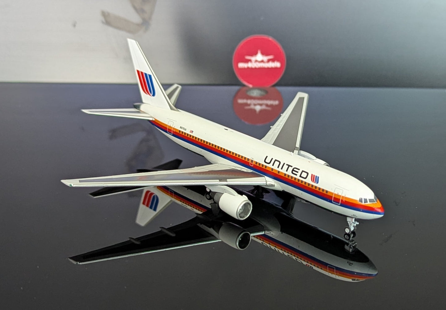 1:400 United Airlines B767-200ER N611UA V1:400 Models