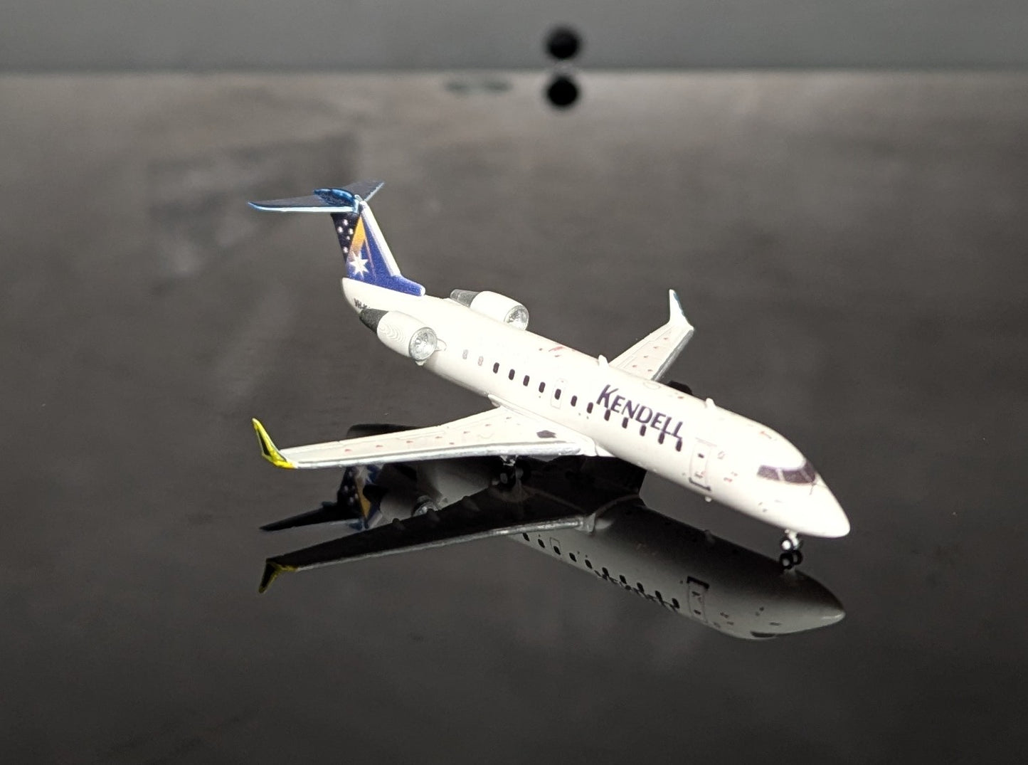 1:400 Kendell Airlines CRJ-200 3D Design Deck