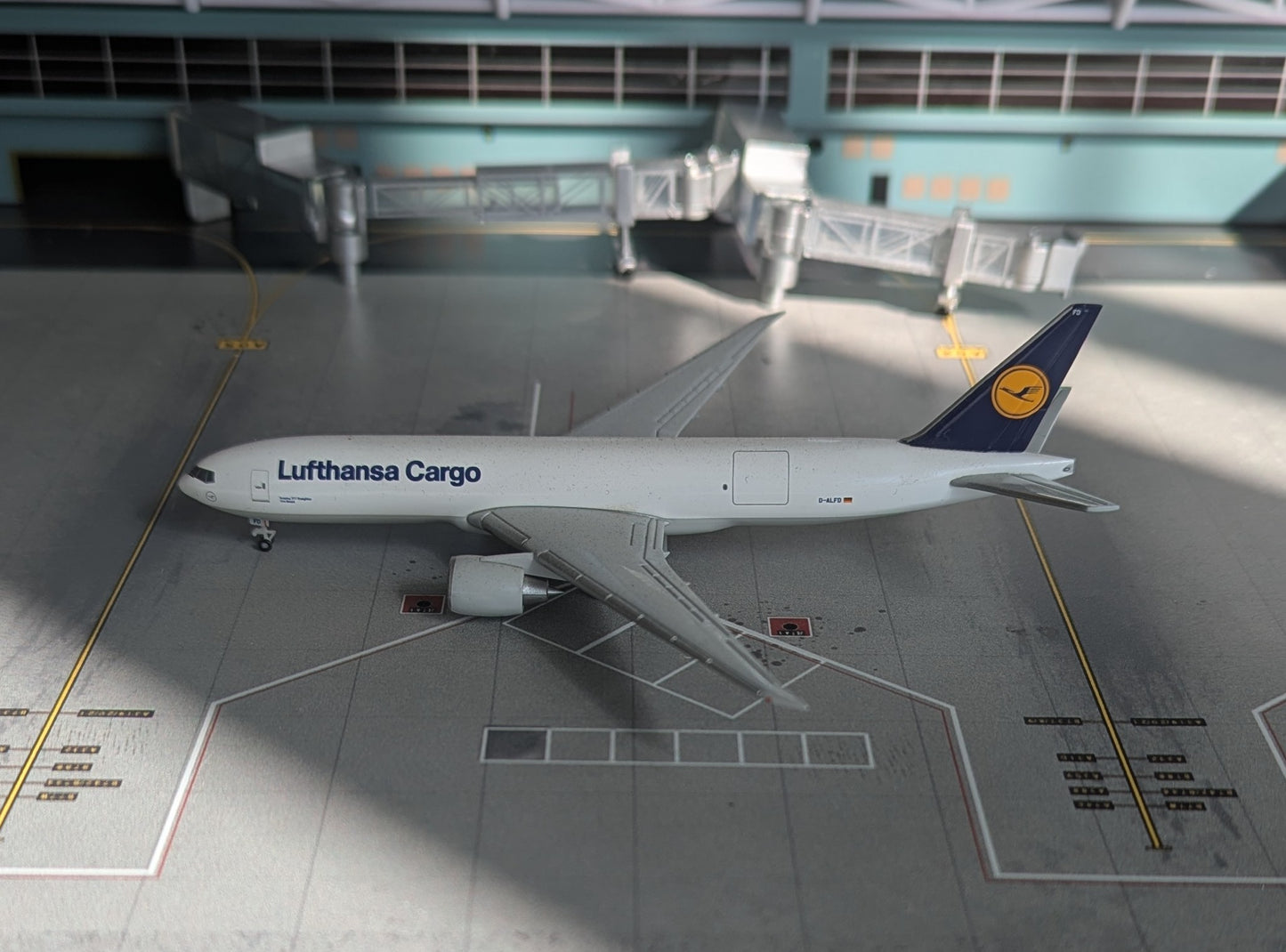 1:500 Lufthansa B777-200F "Olá Brazil" Herpa Wings