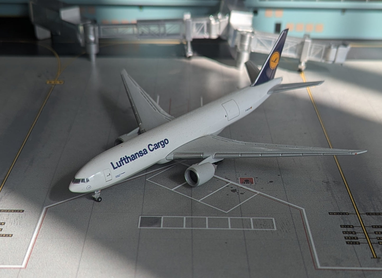 1:500 Lufthansa B777-200F "Olá Brazil" Herpa Wings