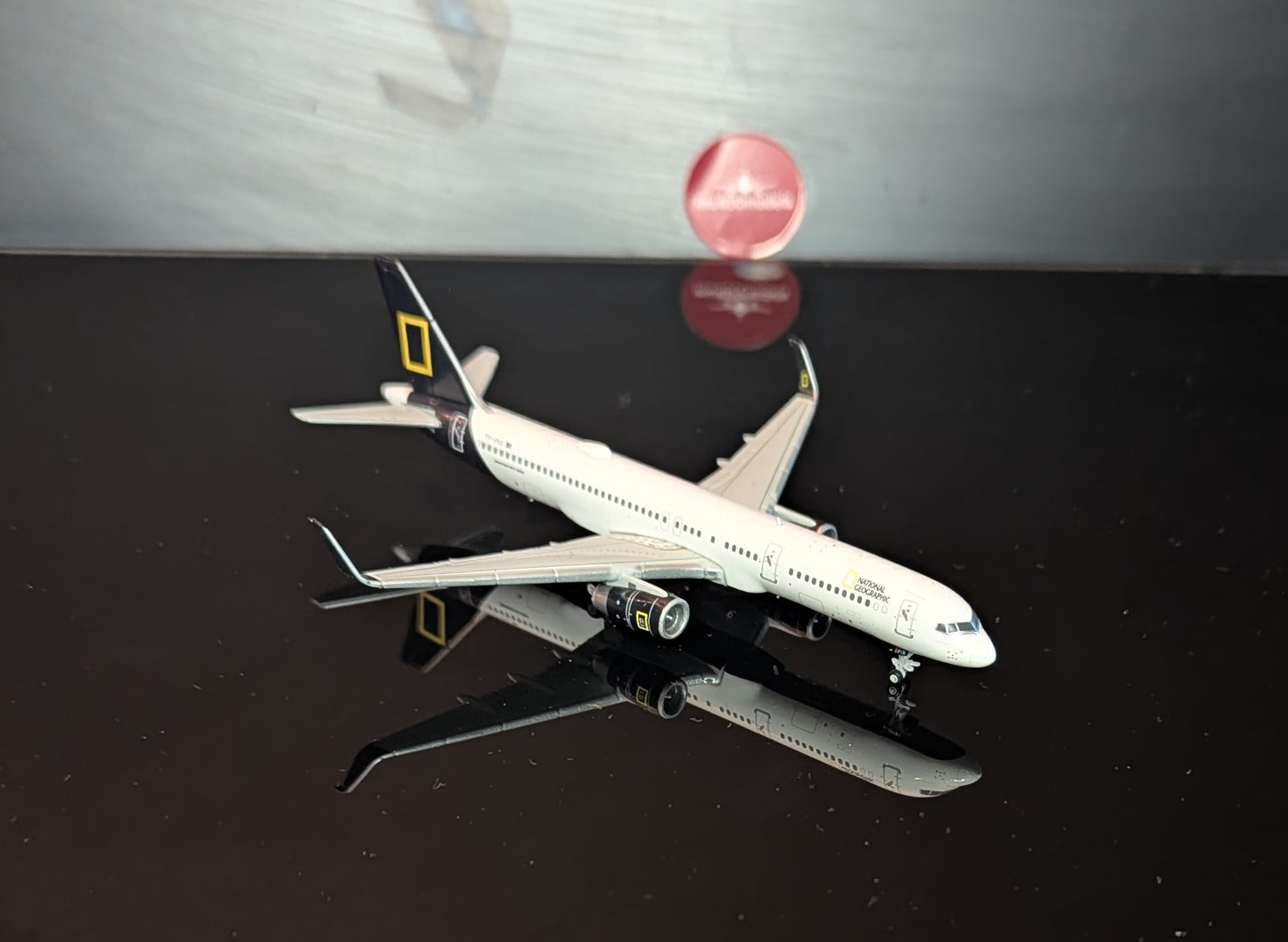 1:400 Icelandair B757-200 "National Geographic" JC Wings