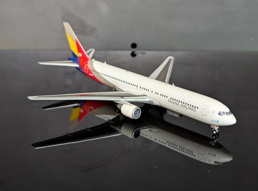 1:400 Asiana Airlines B767-300 “Last Flight” JC Wings