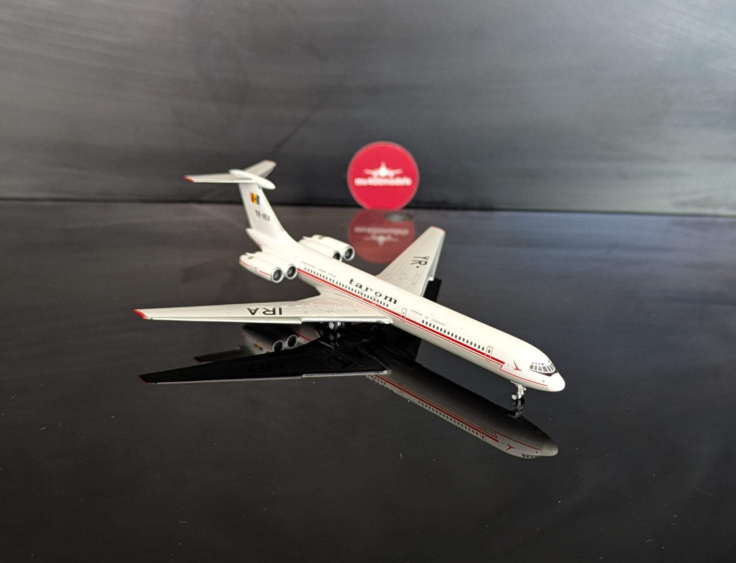 1:400 Tarom IL-62 YR-IRA Phoenix Models