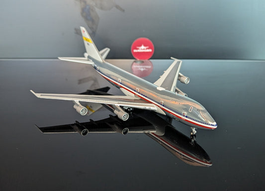 1:400 NASA B747-100 “Polished; Yellow Stripe” JC Wings