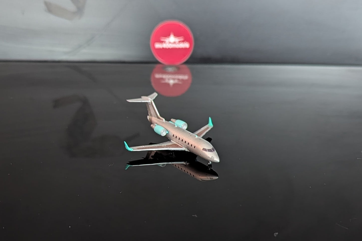 1:400 Bare Metal Challenger 600 3D Design Deck