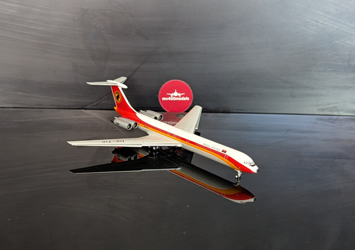 1:400 TAAG Angola IL-62M Phoenix Models