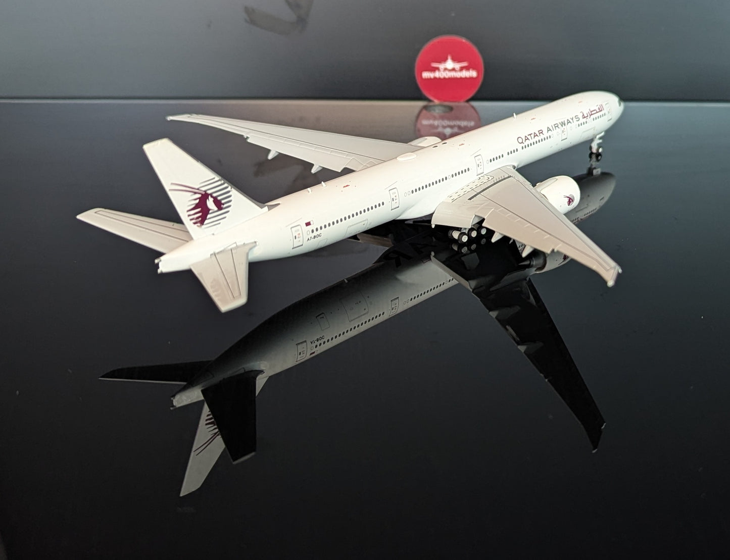 1:400 Qatar Airways B777-300ER “All White” Flaps Down* JC Wings