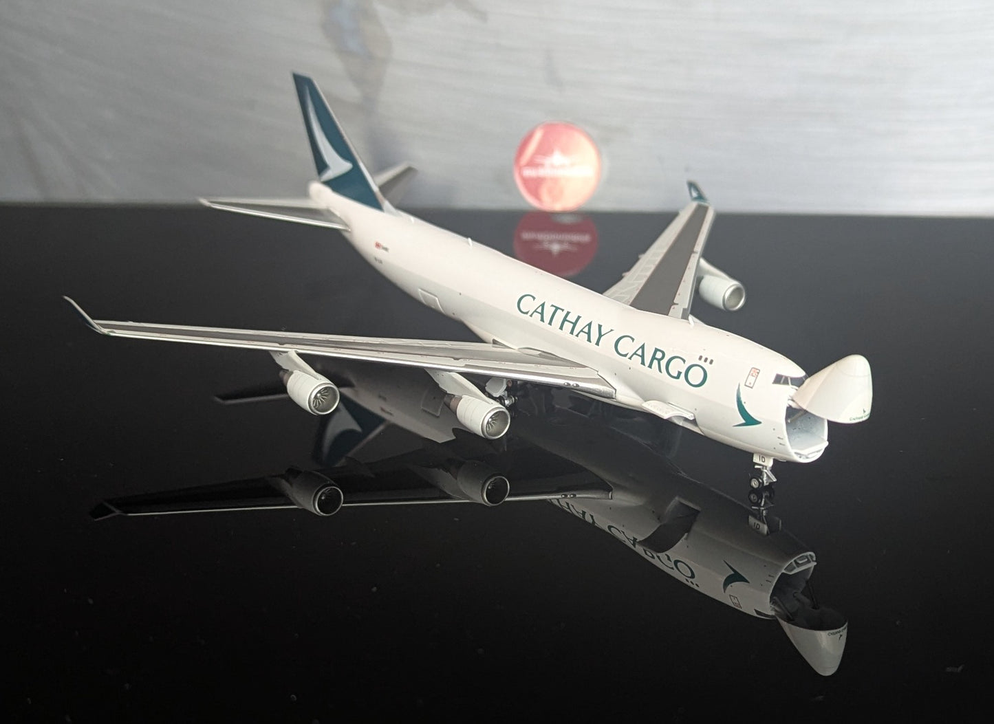 1:400 Cathay Pacific Cargo B747-400F Interactive Series YY Wings