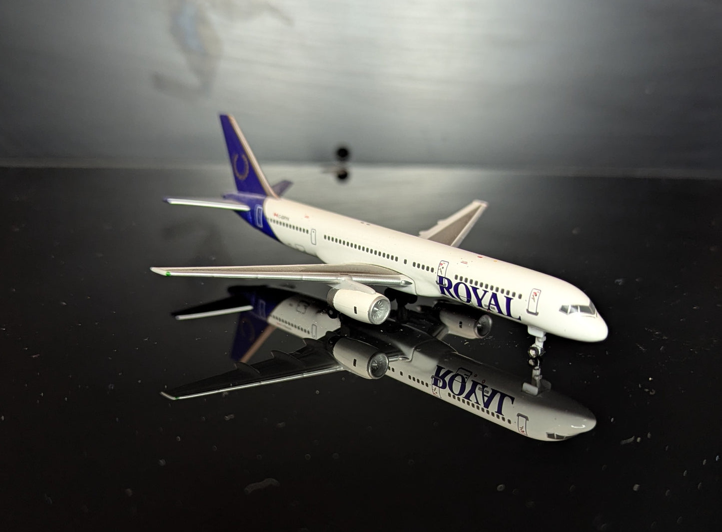 1:400 Royal Aviation B757-200 Gemini Jets