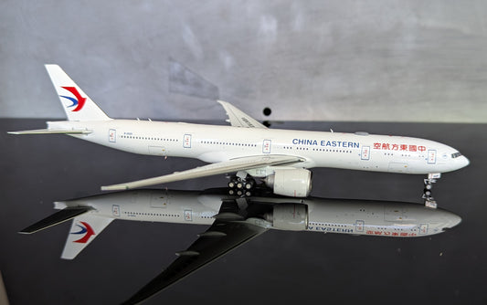 1:400 China Eastern Airlines B777-300ER detachable gear Aviation 400