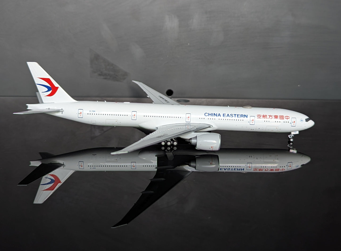 1:400 China Eastern Airlines B777-300ER B-7881 NG Models