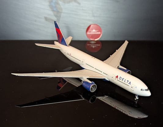 1:400 Delta Air Lines B777-200LR N703DN  Gemini Jets
