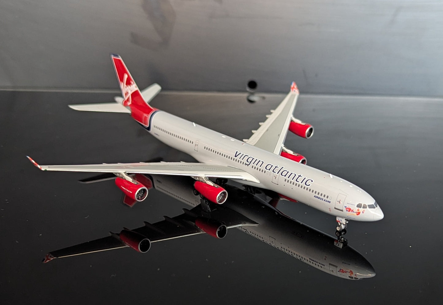 1:400 Virgin Atlantic A340-300 Phoenix Models