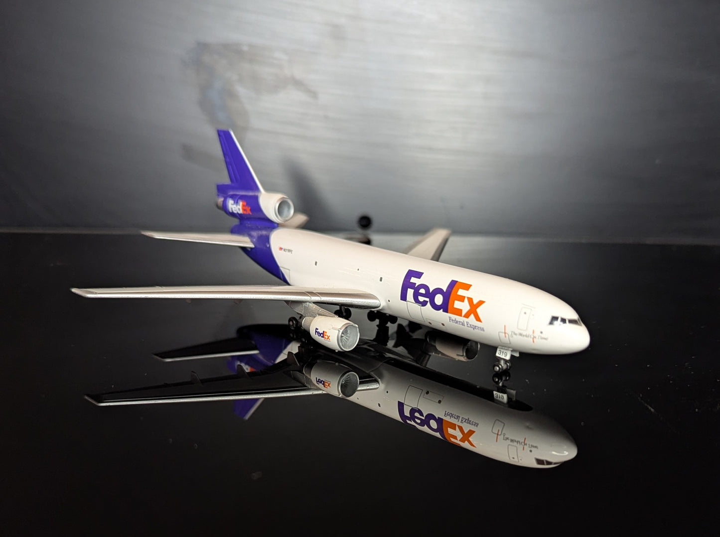 1:400 FedEx Express DC-10-30F Dragon Wings