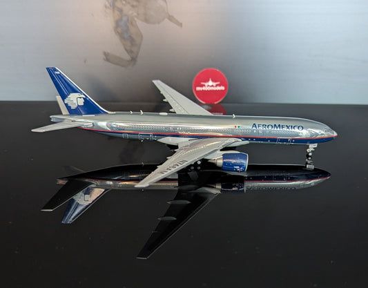 1:400 AeroMexico B777-200ER JC Wings