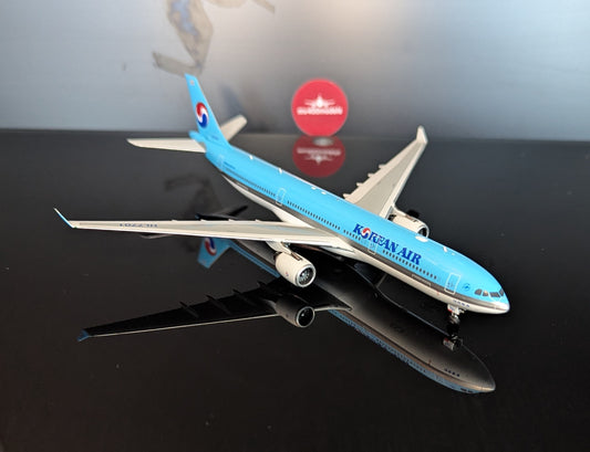 1:400 Korean Air A330-300 “with skyteam logo”  Phoenix Models
