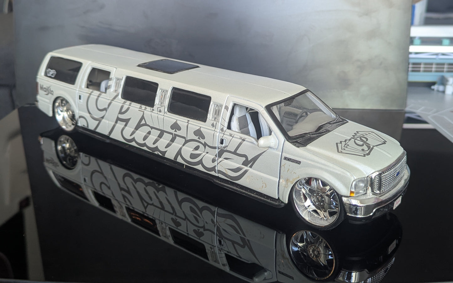 1/24 Ford Excursion Limo White Maisto No Box*