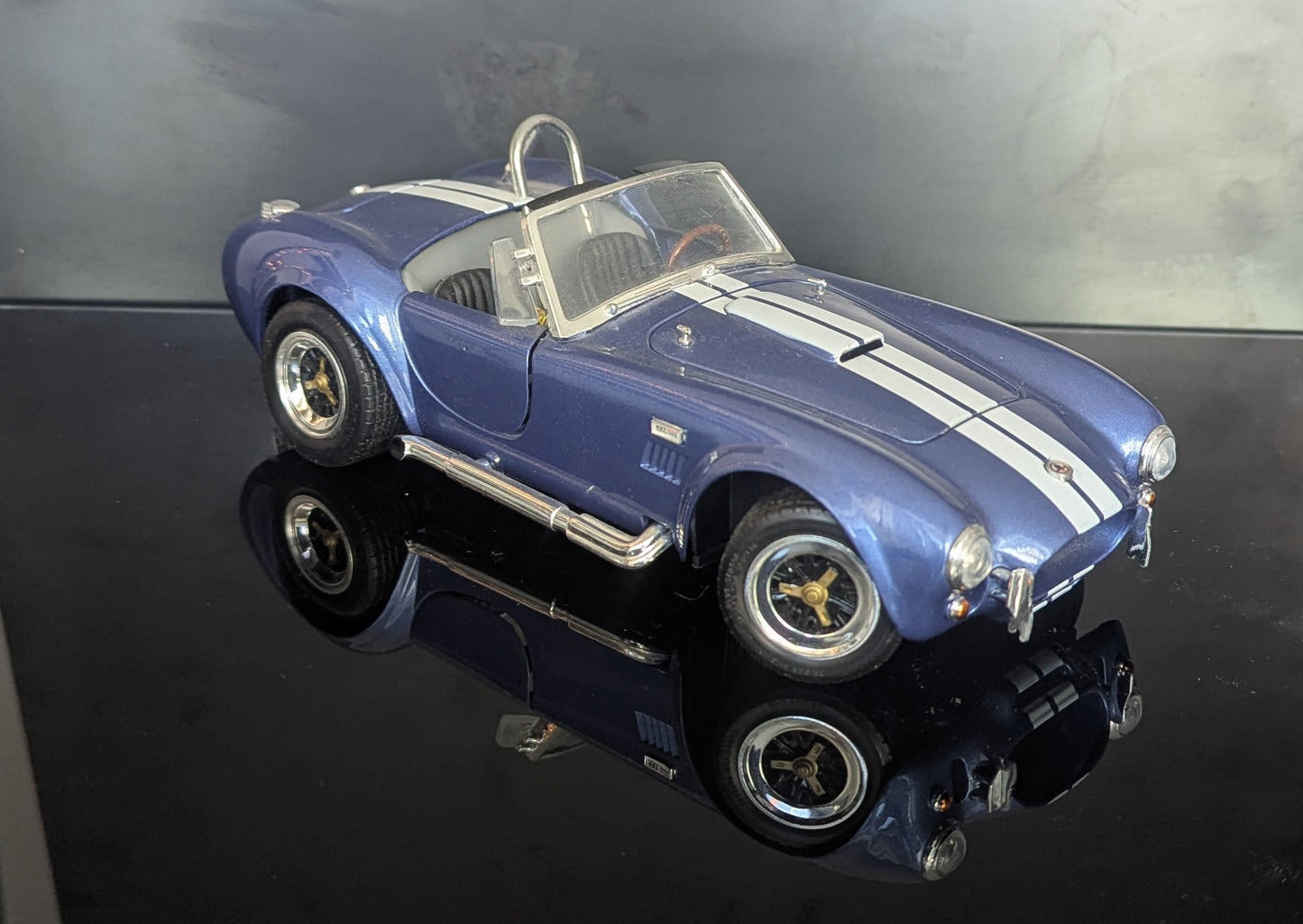 1/18 Shelby Cobra 427 Road Signature No Box* -Diecast Model Car