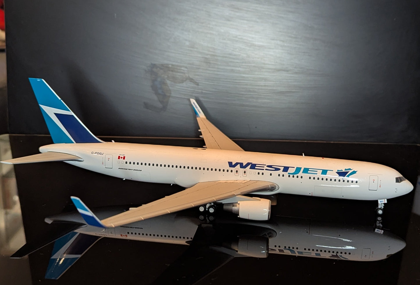 1:200 WestJet B767-300ER Gemini200