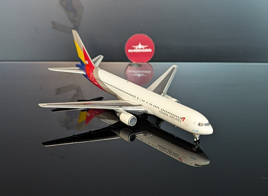 1:400 Asiana Airlines B767-300 JC Wings