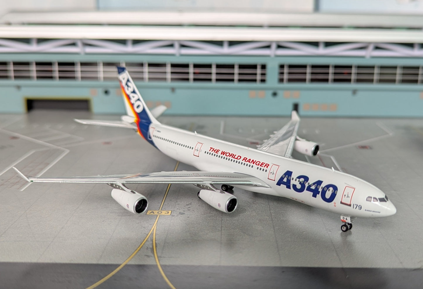 1:400 Airbus Industries A340-200 Phoenix Models