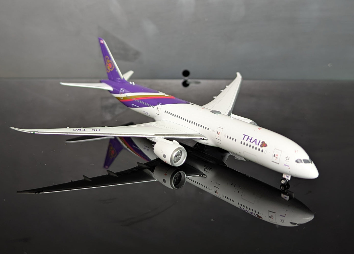1:400 Thai Airways B787-9 Dreamliner Phoenix Models