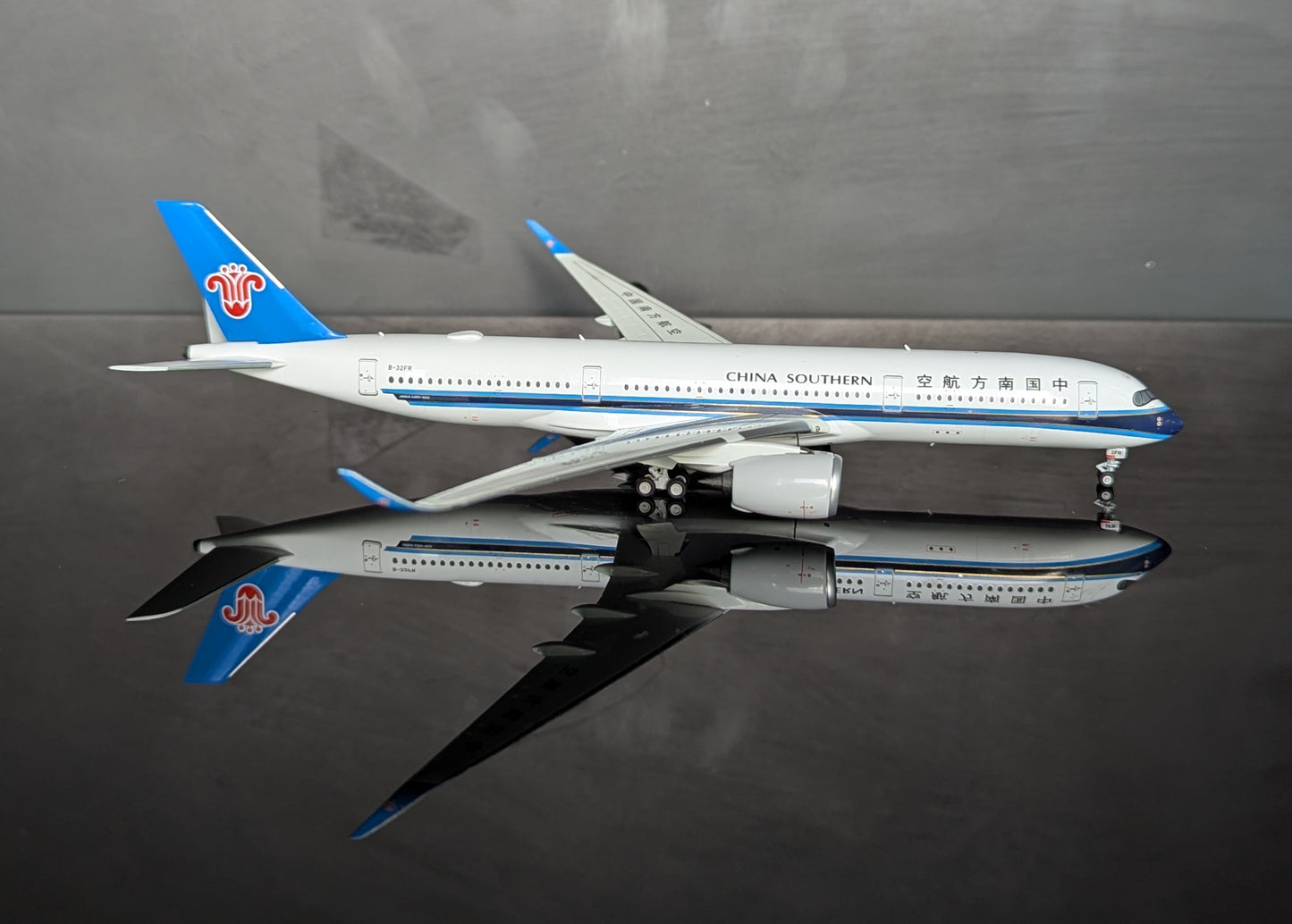1:400 China Southern Airlines A350-900 B-32FR NG Models