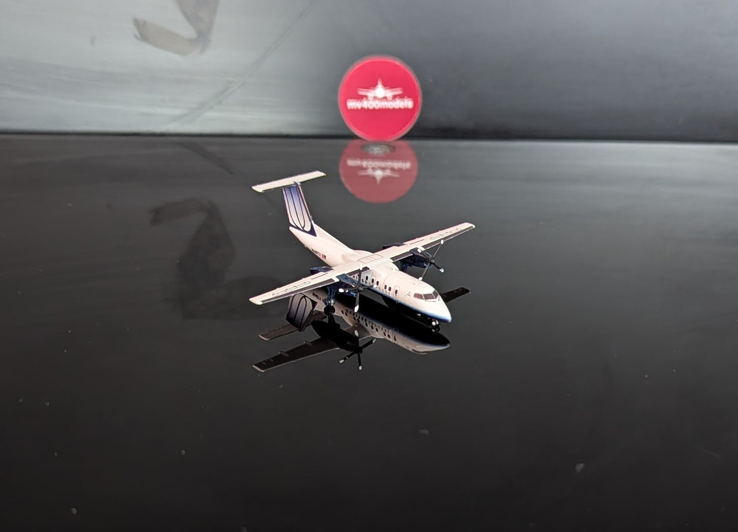 1:400 United Airlines Dash Q200 “Blue Tulip” 3D Design Deck