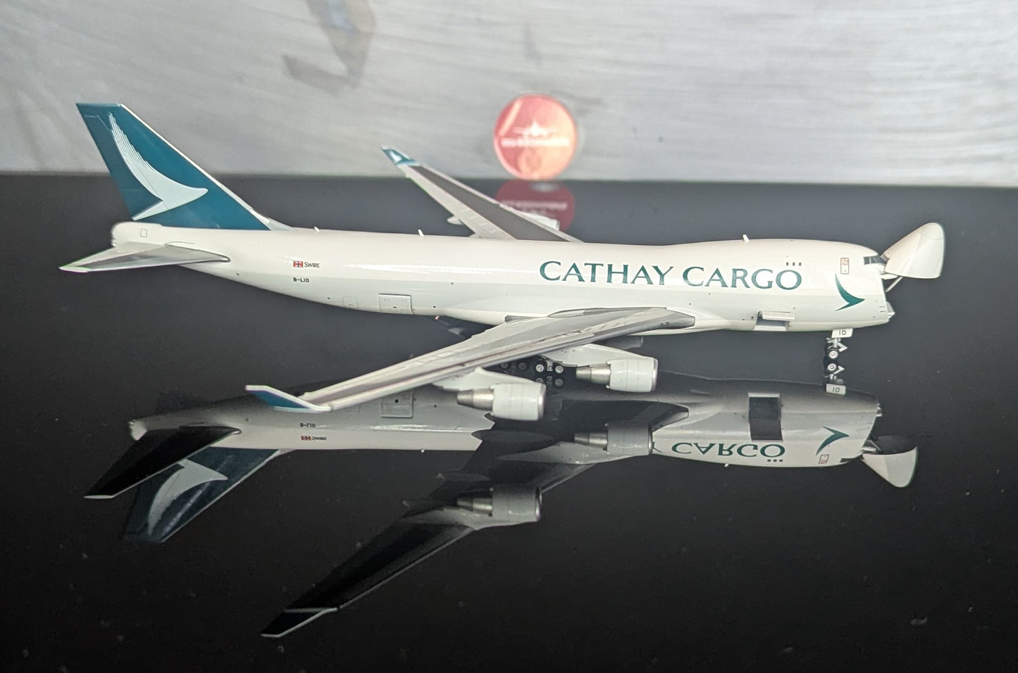 1:400 Cathay Pacific Cargo B747-400F Interactive Series YY Wings