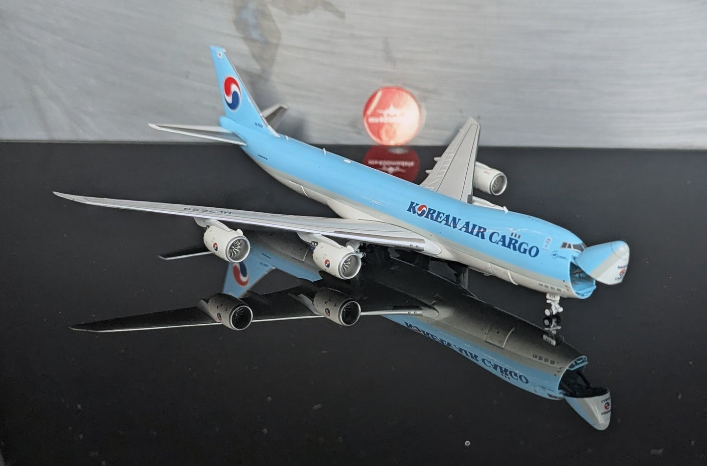 1:400 Korean Air B747-8F Interactive Series YY Wings