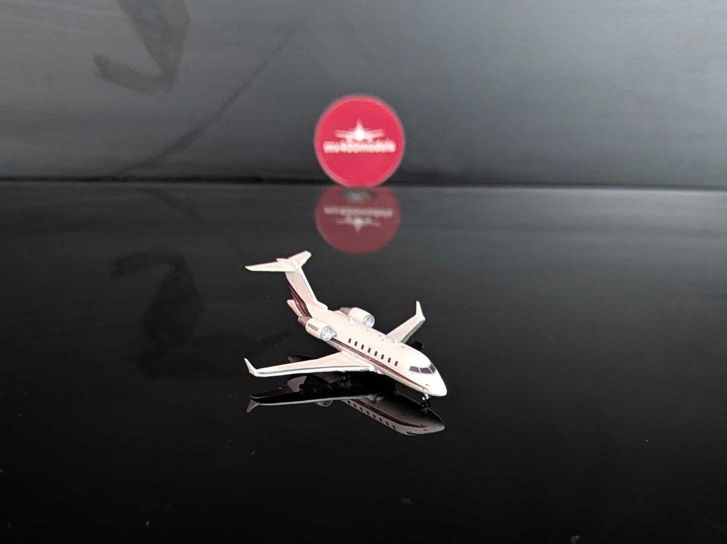 1:400 NetJets Challenger 650 N262QS 3D Design Deck