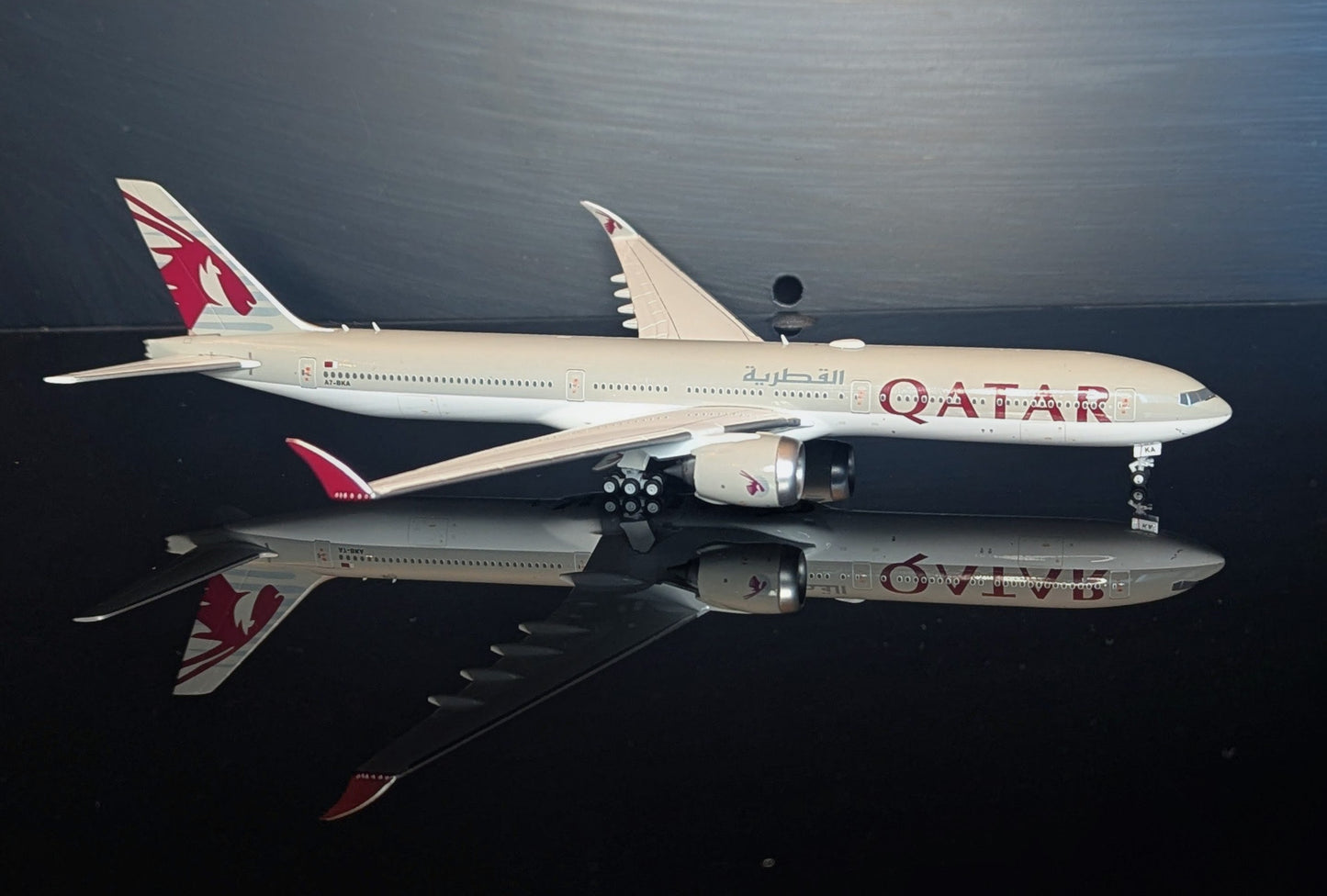 1:400 Qatar Airways B777-9 Gemini Jets