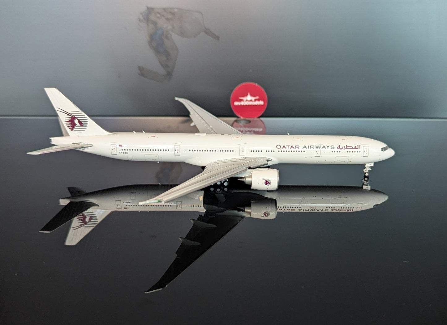 1:400 Qatar Airways B777-300ER “All White” JC Wings