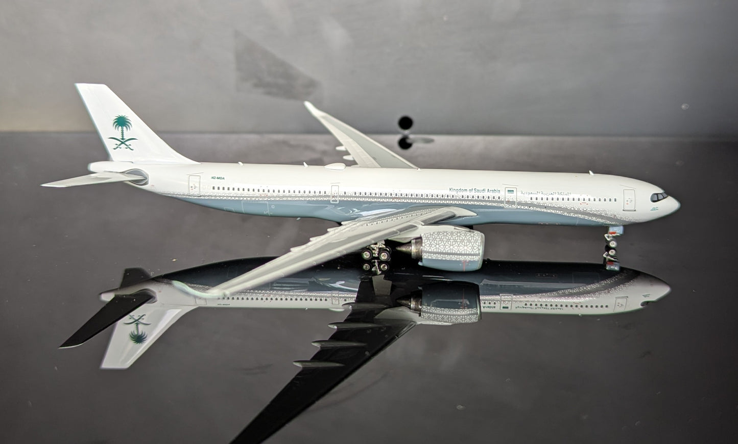 1:400 Desert Wings Aviation A330-900neo Phoenix Models