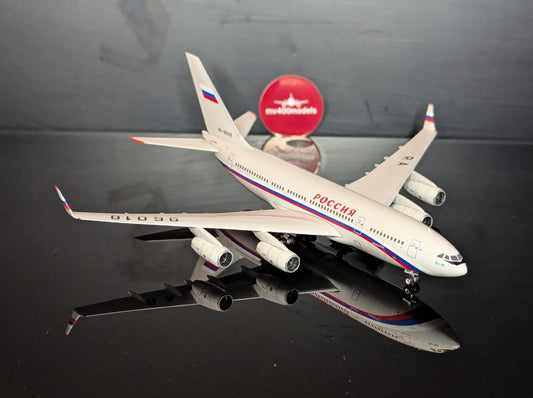 1:400 Rossiya IL-96-300 RA-96018 Phoenix Models