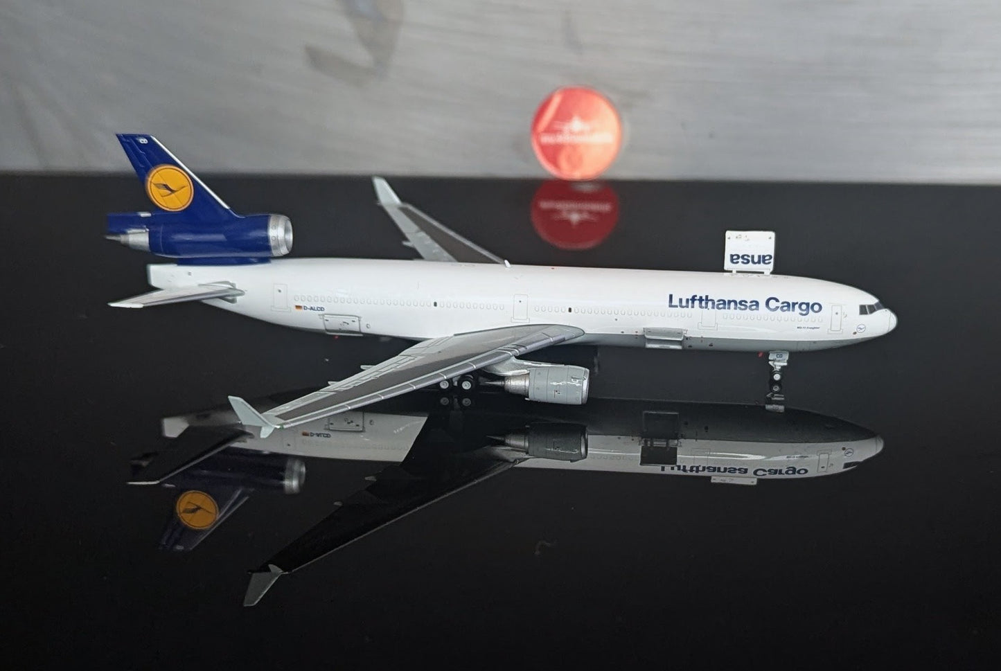 1:400 Lufthansa Cargo MD-11 Interactive Series YY Wings
