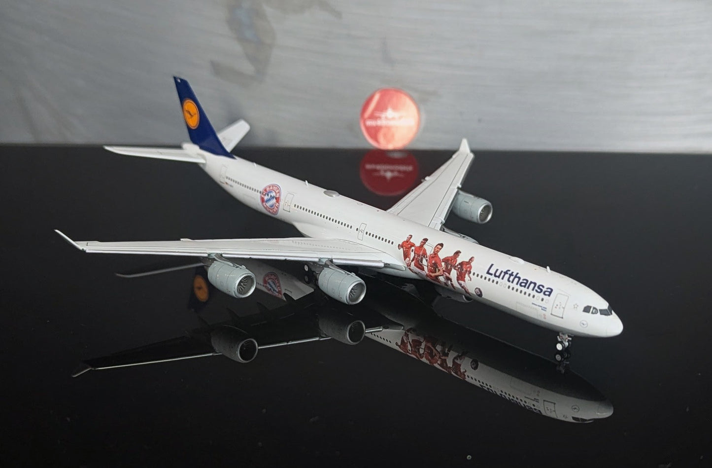 1:400 Lufthansa A340-600 "FC Bayern Muchen" Flaps Down* YY Wings