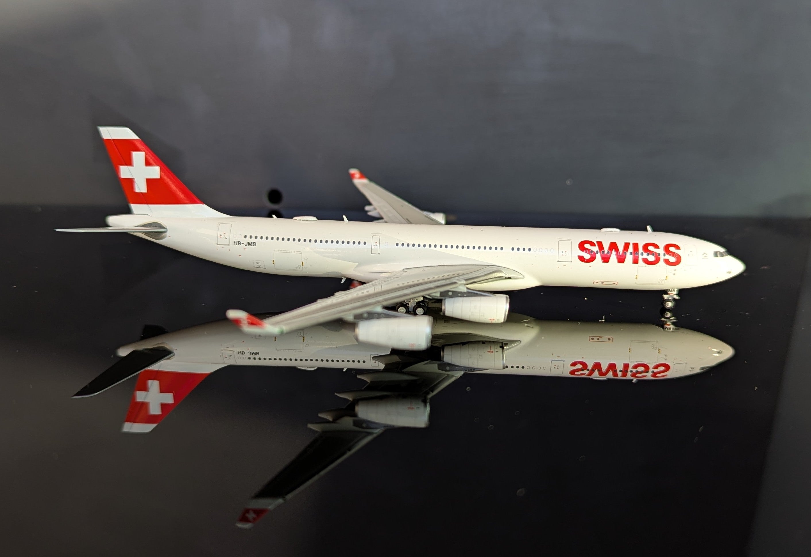 1:400 Swiss Airlines A340-300 “Zurich” JC Wings – mv400models