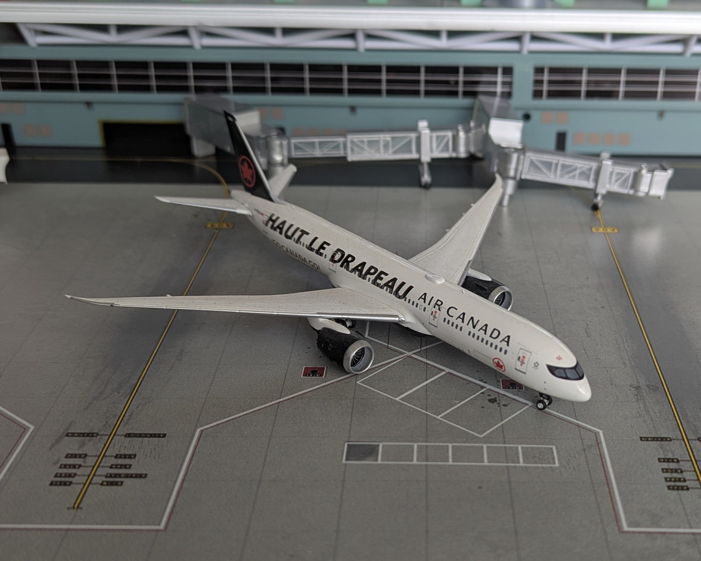 1:400 Air Canada B787-9 Dreamliner "Fly the Flag" NG Models
