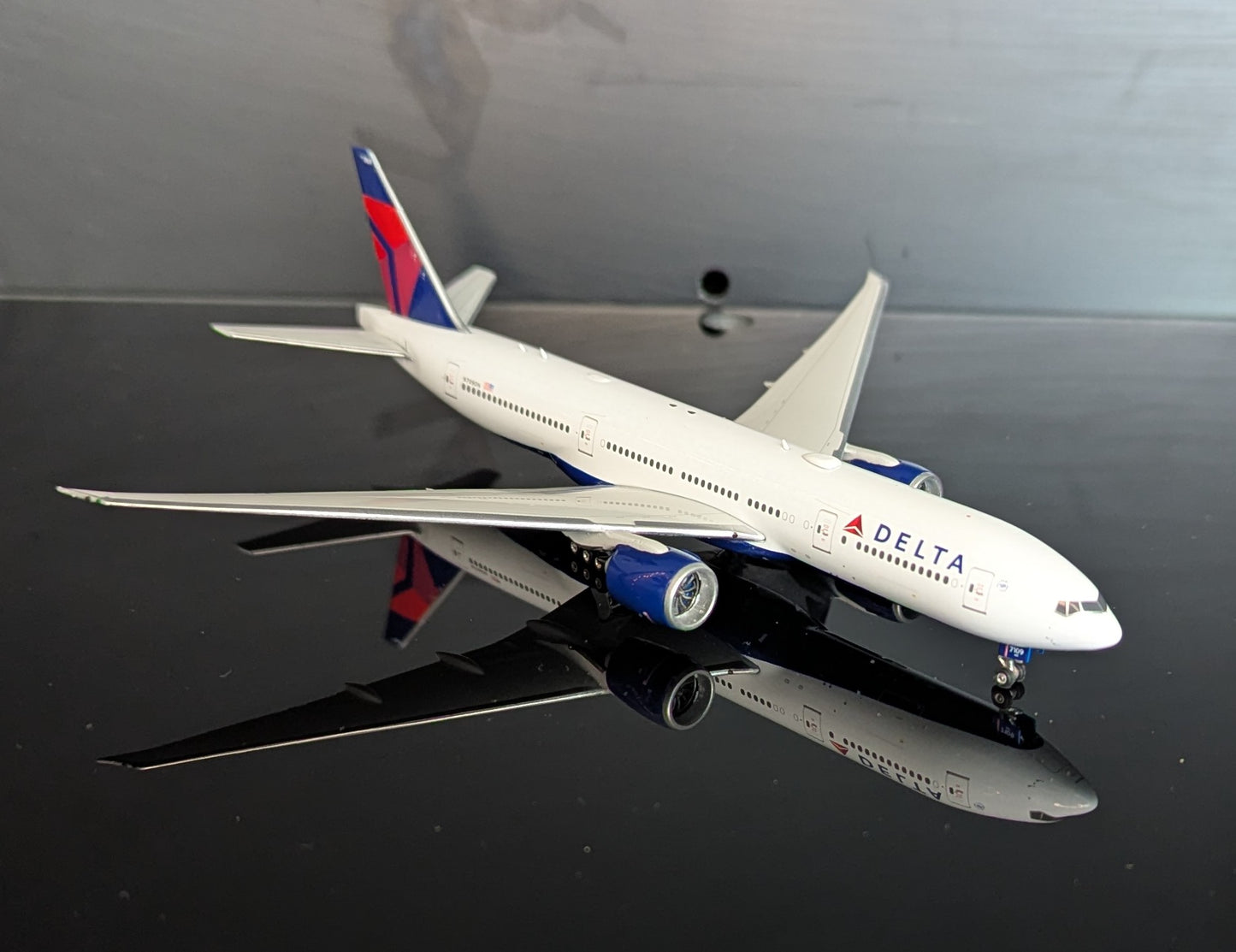 1:400 Delta Air Lines B777-200LR Phoenix Models