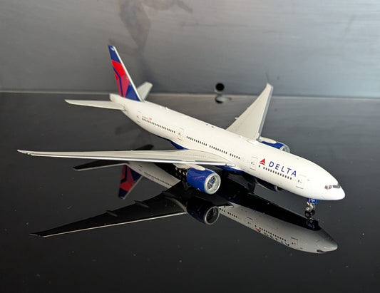 1:400 Delta Air Lines B777-200LR Phoenix Models