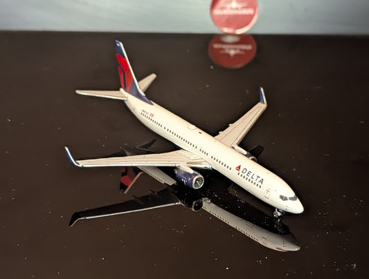 1:400 Delta Air Lines B737-900ER N801DZ Gemini Jets