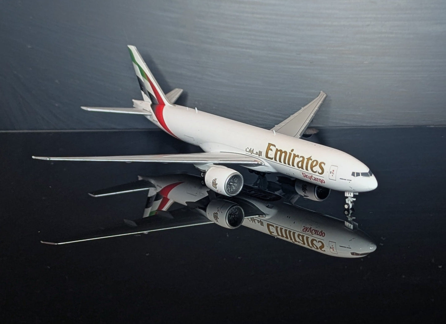 1:400 Emirates Sky Cargo B777-200LRF Gemini Jets