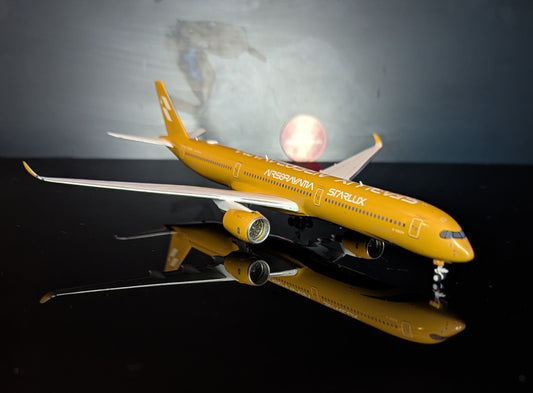 1:400 Starlux A350-1000 “AIRSORAYAMA Gold” Phoenix Models