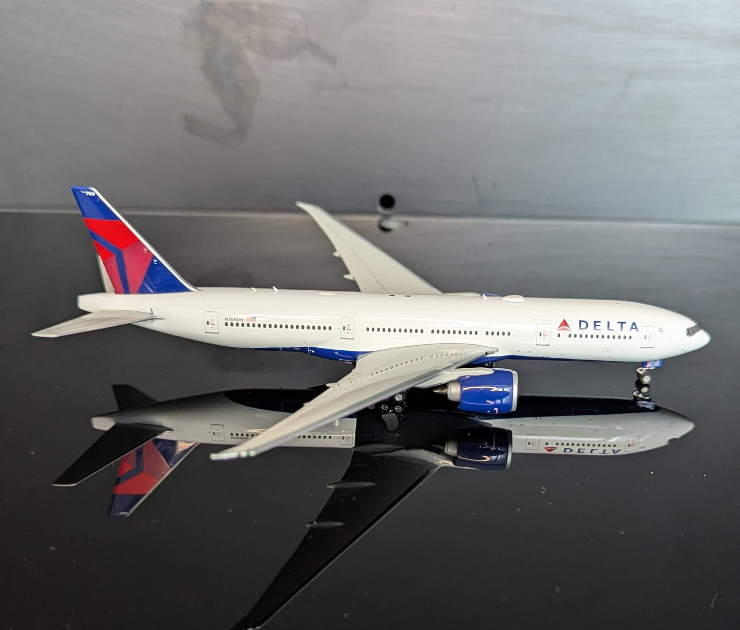 1:400 Delta Air Lines B777-200LR Phoenix Models
