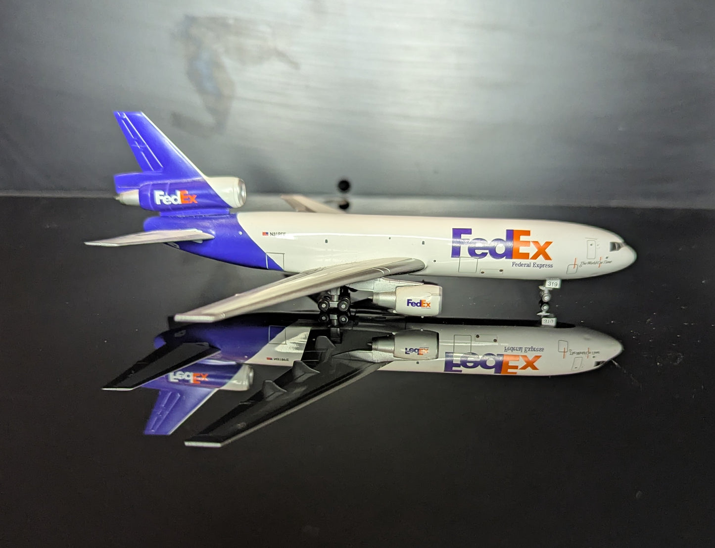 1:400 FedEx Express DC-10-30F Dragon Wings
