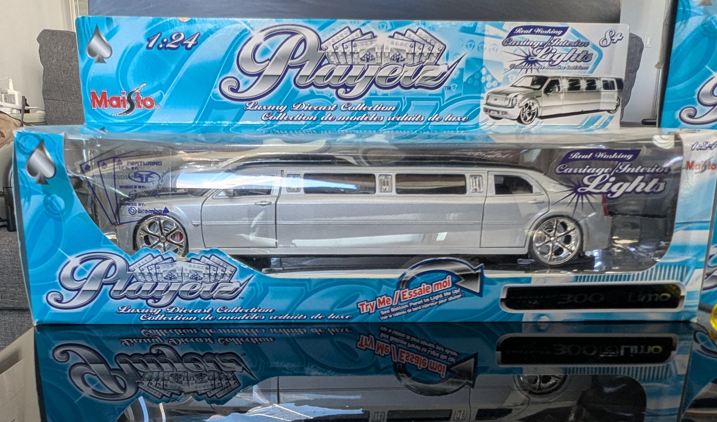 1/24 Playerz Chrysler 300 Limo Silver Maisto -Diecast Model Car